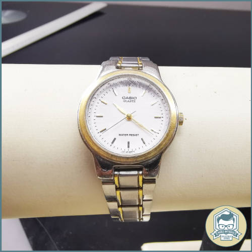 Vintage Casio Two Tone Ladies Watch (Working) !!!