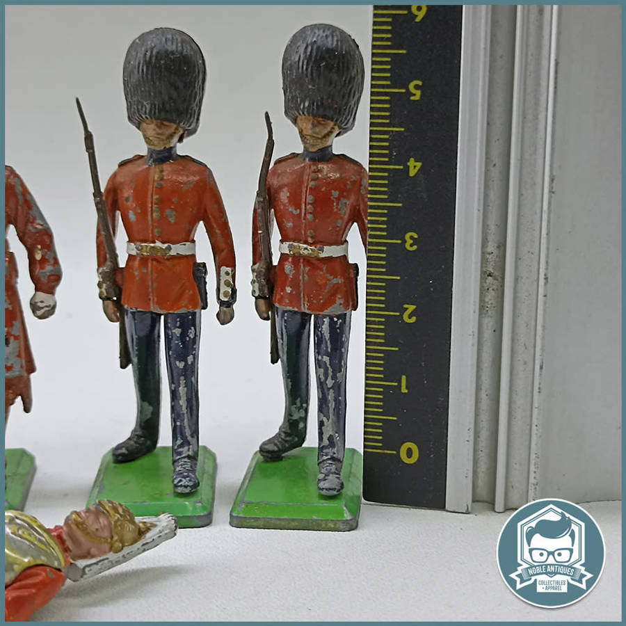 Vintage 1973 Britains Lead Tower London Buckingham Palace Royal Guards!!!