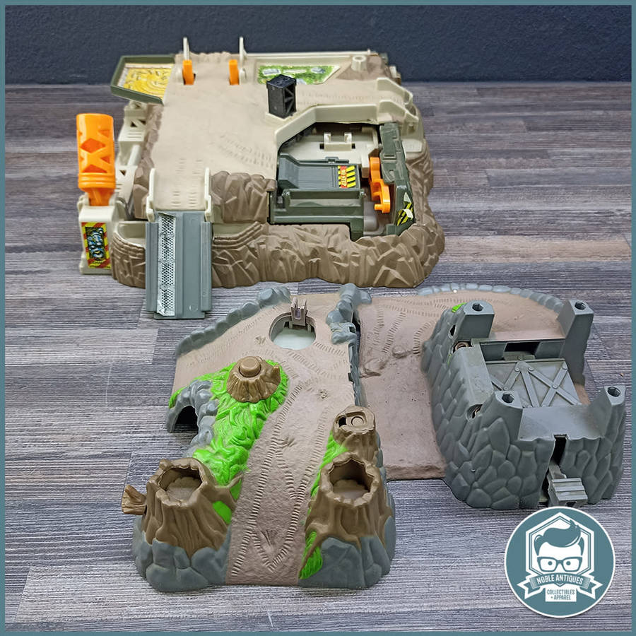 Vintage 1995 Micro Machines Military Base!!!