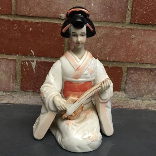 Oriental Porcelain Sitting Gheisha Figure (190mm x 130mm)