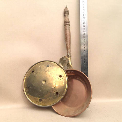 LARGE VINTAGE COPPER PAN WITH BRASS SWIWEL LID