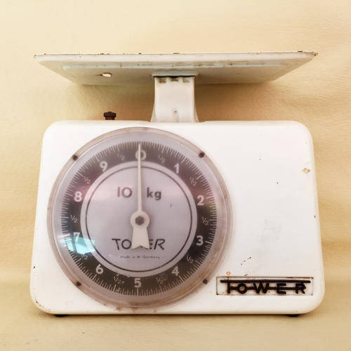 Retro Vintage White Tower Scale