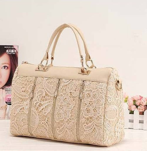 Beautiful lace quality lady bag. apricot color. Shipping R30
