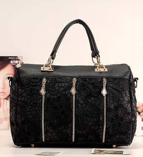 Beautiful lace quality lady bag. black color. Shipping R30