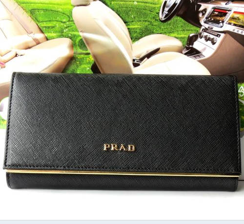 Genuine leather women purse. with elegant pack box.  Black color.