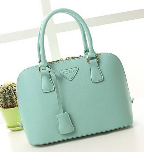 L brand famous shell design high quality ladies handbag. larger size. green color. Stock in ZA