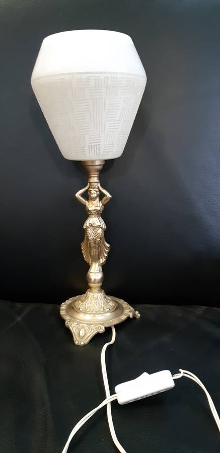 Vintage Art Deco lamp - stunning