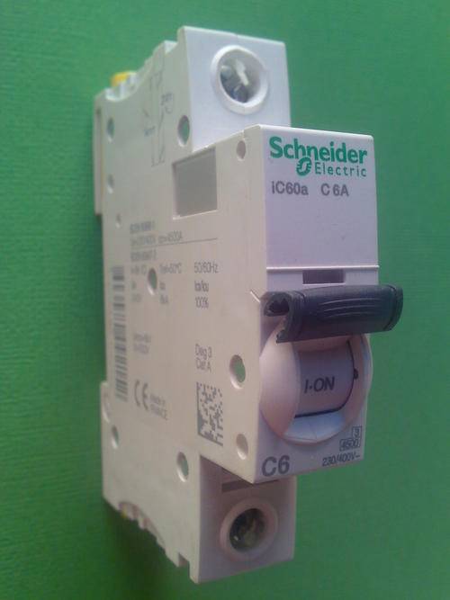 Schneider Multi 9 - A9F64106 Electrical Circuit breaker 6A 1pole 6kA