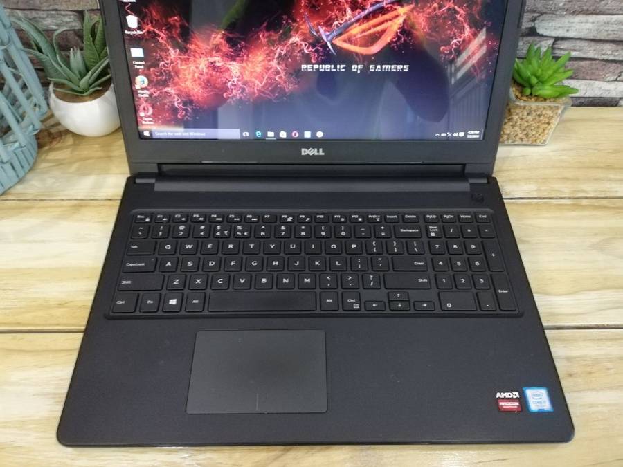 *Monster* Dell Inspiron Core i7-7300U/ 8GB DDR4L/ 256 SSD or 1TB/ AMD Radeon R5 GPU