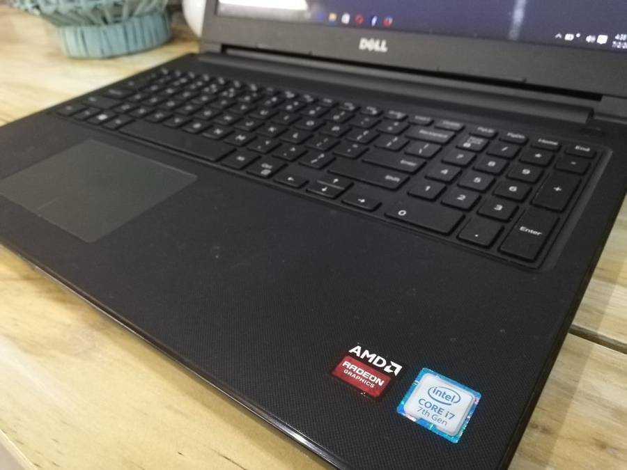 *Monster* Dell Inspiron Core i7-7300U/ 8GB DDR4L/ 256 SSD or 1TB/ AMD Radeon R5 GPU