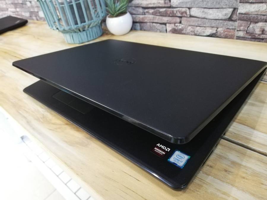 *Monster* Dell Inspiron Core i7-7300U/ 8GB DDR4L/ 256 SSD or 1TB/ AMD Radeon R5 GPU