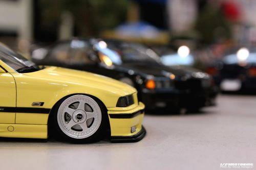 FUJIMI Oz Futura model car rim & tyre set 1:24 - 18 Inch