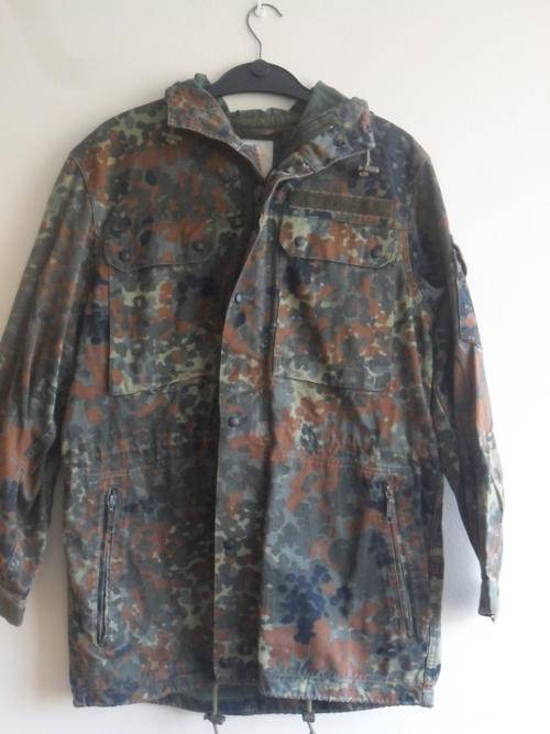 German camo jacket with hoodie. Velcro name tag. Size Large. Good condition.
