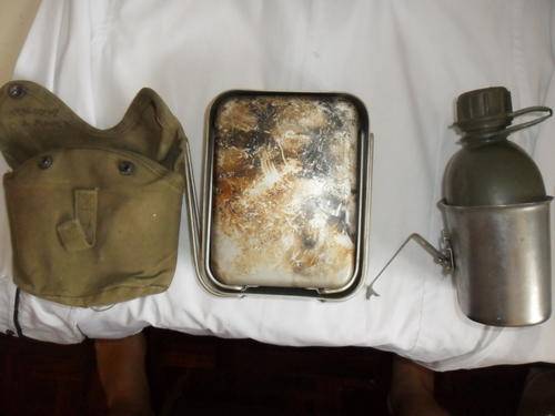 Dixie with water bottle. Good condition.