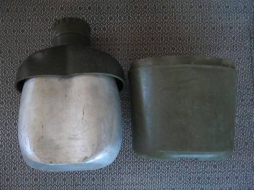 Rhodesian water bottle in a good condition, these are getting scarce, so buy one now!