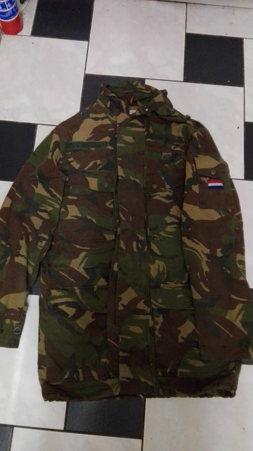 Dutch Camo xl jacket 5 pockets.Armpit 2 armpit 63 armpit 2 wrist 48. With elbow pads