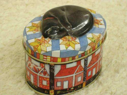 Black cat house tin