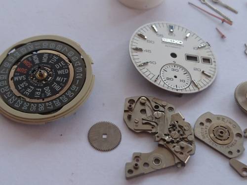 SEIKO 6139 7100 CHRONOGRAPH HELMET DIAL AND MOVEMENT PARTS