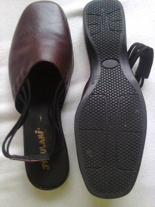 GENUINE LEATHER BROWN SHOES - SIZE 7 (new)