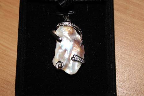 baroque style pearl pendant