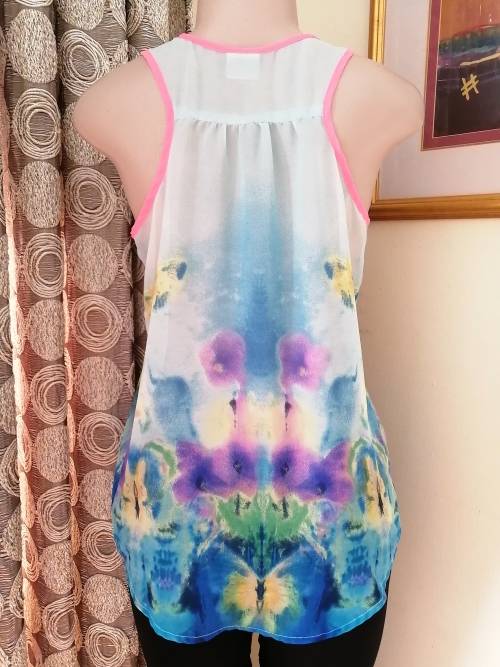 Beautiful Sleeveless Multicoloured Top