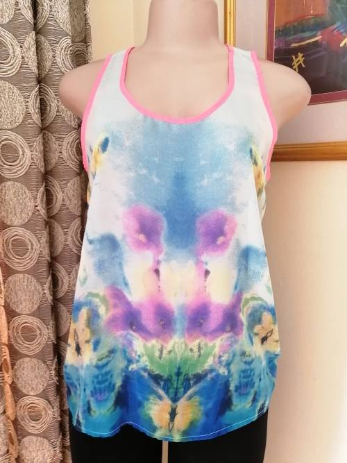 Beautiful Sleeveless Multicoloured Top