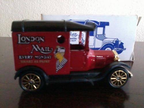 CORGI London Mail Van No: 32-077