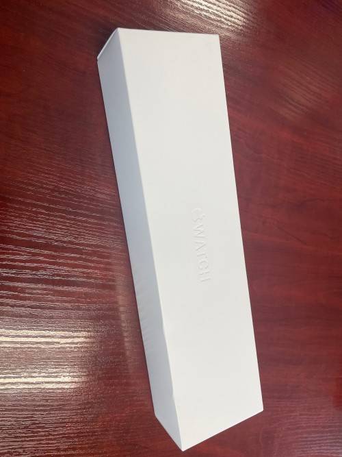 Apple Watch Series 5 40mm - Cracked Screen - Fully Functional - RELIST DUE TO TIME WASTER