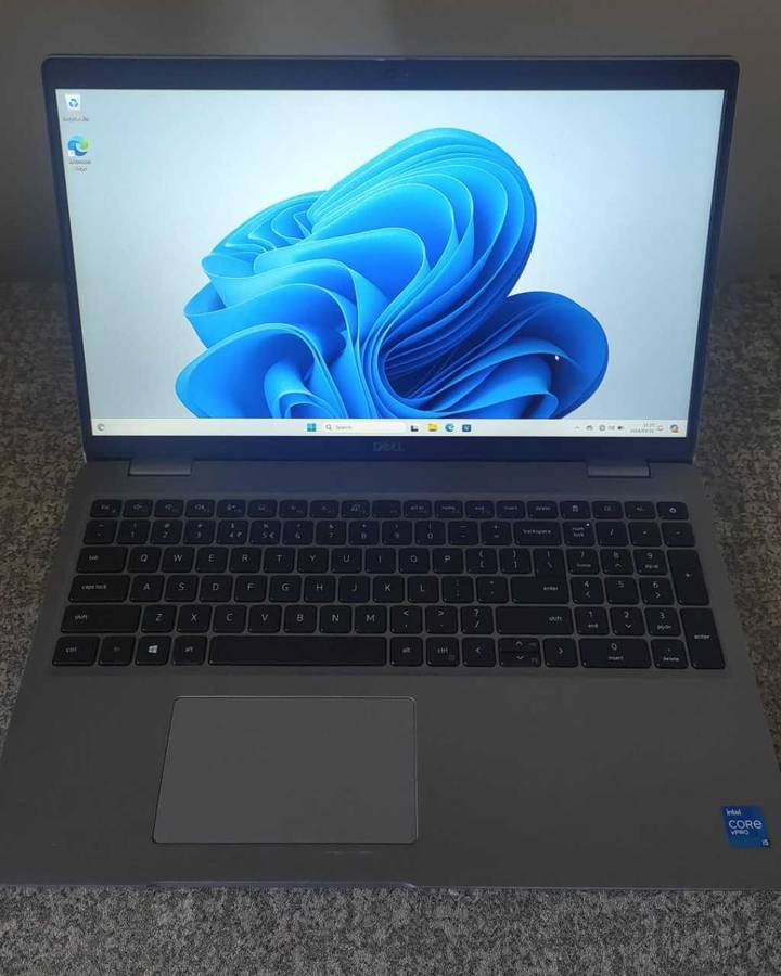 Dell Latitude 5520 i5 11th Gen Intel Iris XE Graphics with active WARRANTY