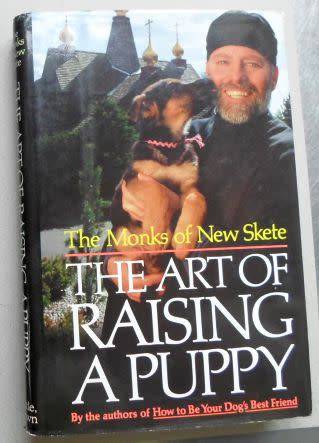 THE ART OF RAISING A PUPPY - THE MONKS OF NEW SKETE ( weight 600 grams )