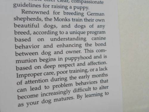 THE ART OF RAISING A PUPPY - THE MONKS OF NEW SKETE ( weight 600 grams )