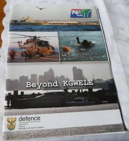 S.A. NAVY NEWS MAGAZINE NO 3 2010 ( weight 200 grams )