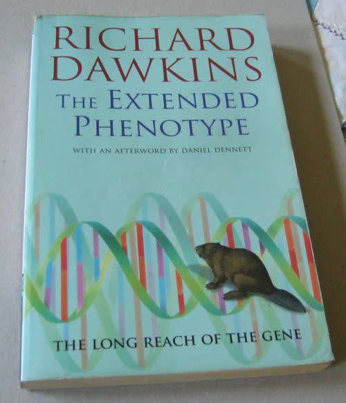 THE EXTENDED PHENOTYPE - THE LONG REACH OF THE GENE - RICHARD DAWKINS