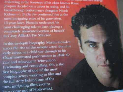 HE`S STILL HERE - THE BIOGRAPHY OF JOAQUIN PHOENIX - MARTIN HOWDEN