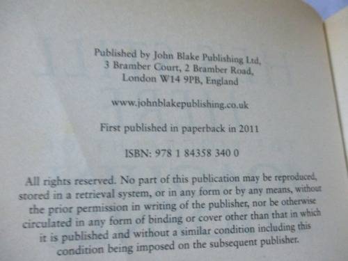 HE`S STILL HERE - THE BIOGRAPHY OF JOAQUIN PHOENIX - MARTIN HOWDEN