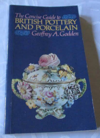THE CONCISE GUIDE TO BRITISH POTTERY AND PORCELAIN - GEOFFREY A GODDEN