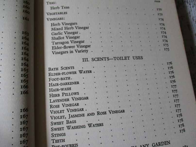 PLEASURES OF HERBS - AUDREY WYNNE HATFIELD