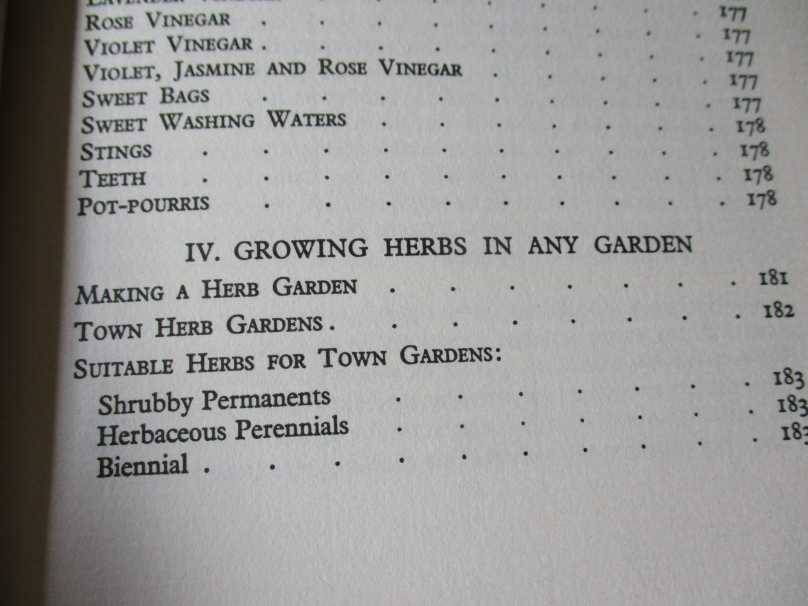 PLEASURES OF HERBS - AUDREY WYNNE HATFIELD