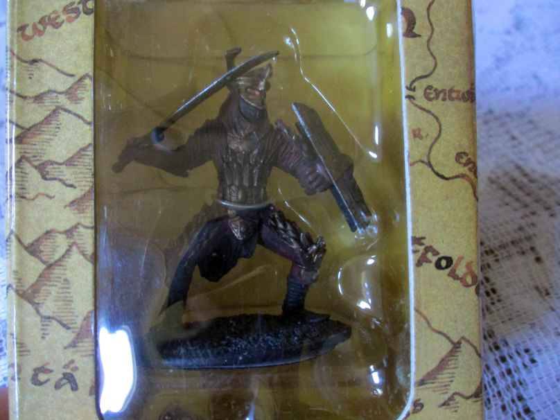 LORD OF THE RINGS FIGURINE