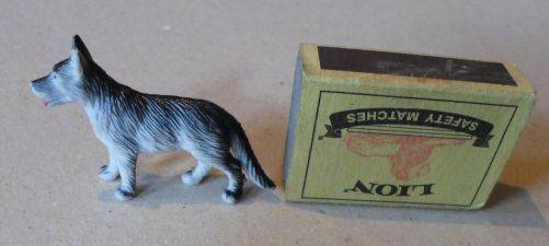 DOG FIGURINE - HARD PLASTIC / PVC