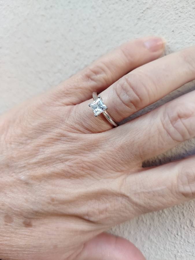 BRAND NEW CERTIFIED 1CT PRINCESS CUT SOLITAIRE MOISSANITE Set in 18KT WHITE GOLD SETTING