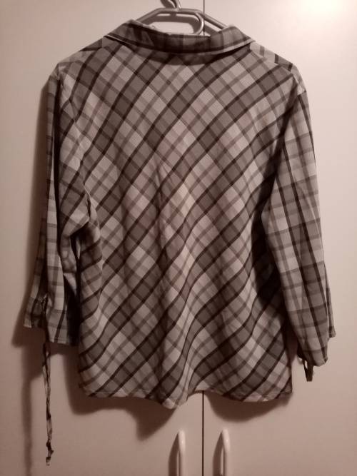 Grey, black and white 90s top 38