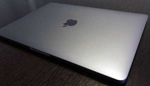 Apple MacBook Pro 15 Inches Retina[Touchbar]. QuadCore i7. 16gb Ram, 256gb SSD. Touch ID. Nvidia GPU