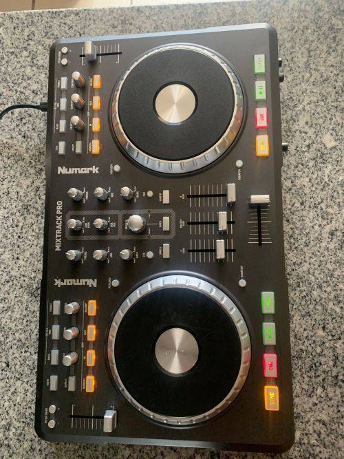 NUMARK MIXTRACK PRO