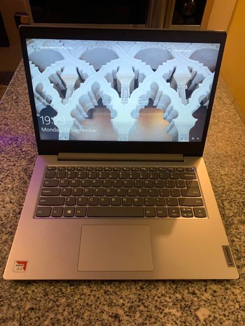 Lenovo Notebook IdeaPad 1-14AST-05 AMD A4 MINT CONDITION