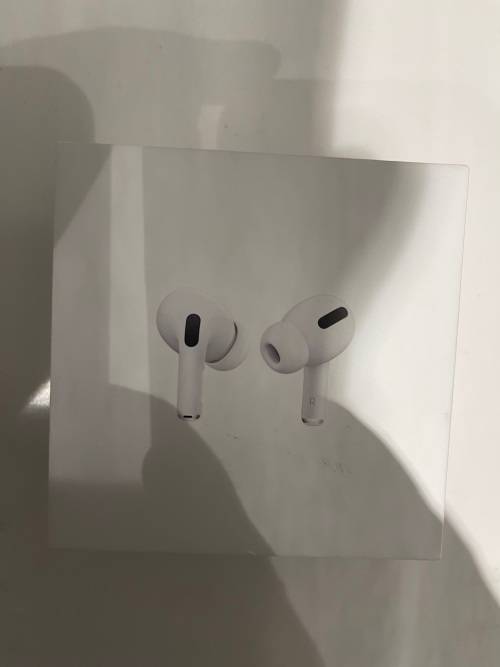 APPLE IPODS PRO NEW OPEN BOX