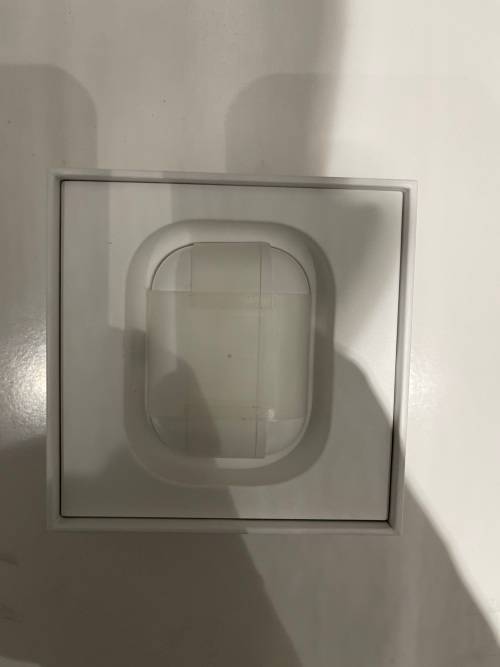 APPLE IPODS PRO NEW OPEN BOX