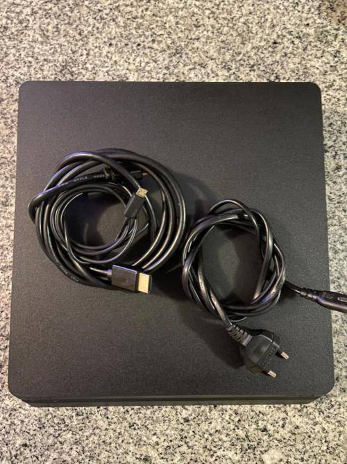 PLAYSTATION SLIM 1 TB WITH 2 CONTROLLERS and 1 GAME