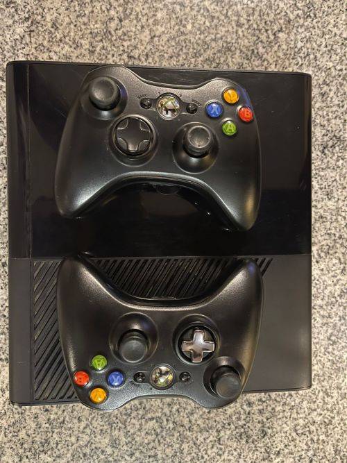 X BOX 360 E 4GB WITH 2 CONTROLLERS ,  and 3 GAMES
