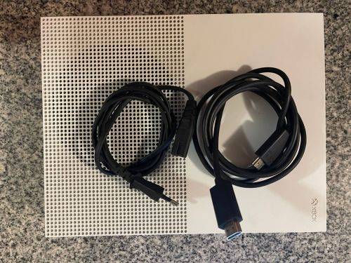XBOX BOX ONE S 500GB WITH 2 CONTROLLERS and 2 GAMES